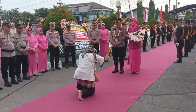 Lepas Sambut Kapolres Sumedang dari AKBP Sandityo Mahardika Kepada AKBP Reza Ma'ruffi